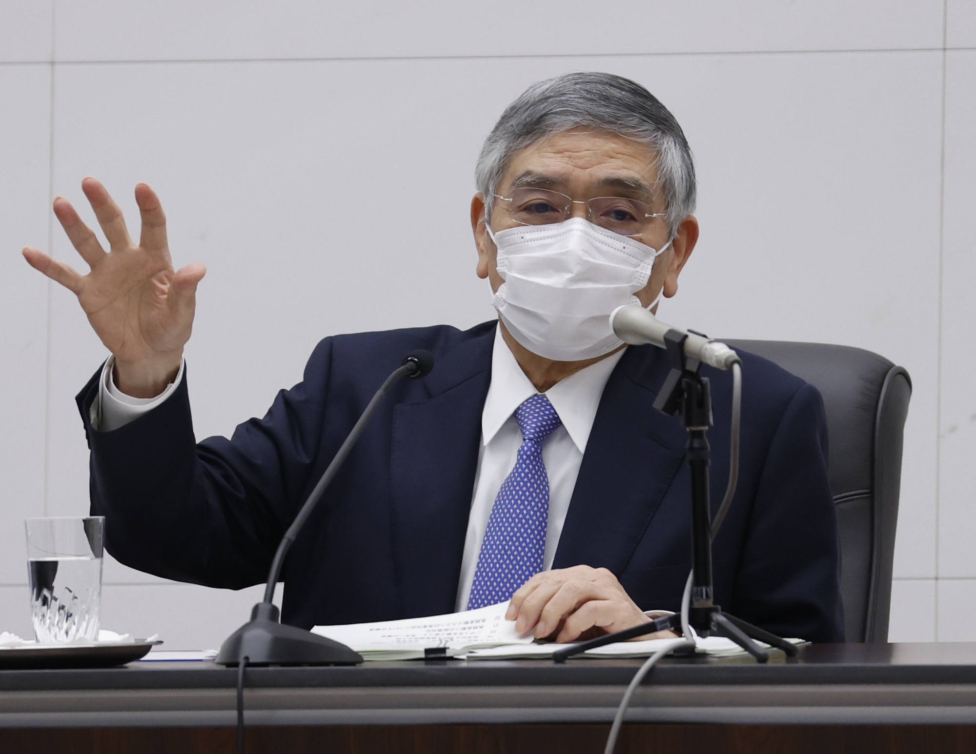ブルームバーグのニュース記事「日銀のＥＴＦ政策点検、「６兆円」削除や日経平均型除外の市場観測」の画像