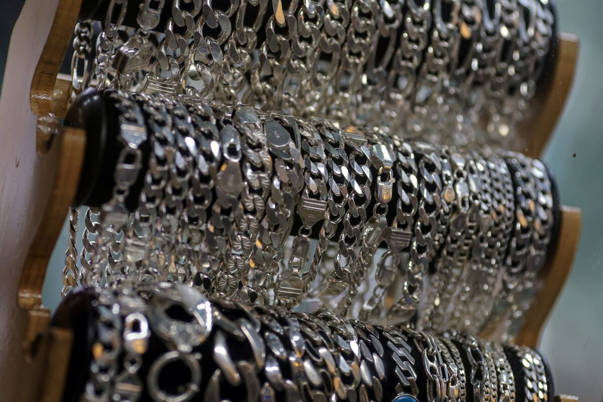 bloomberg.com - Yihui Xie - Silver Retail Buying Keeps Supplies Tight as Rally Gathers Pace