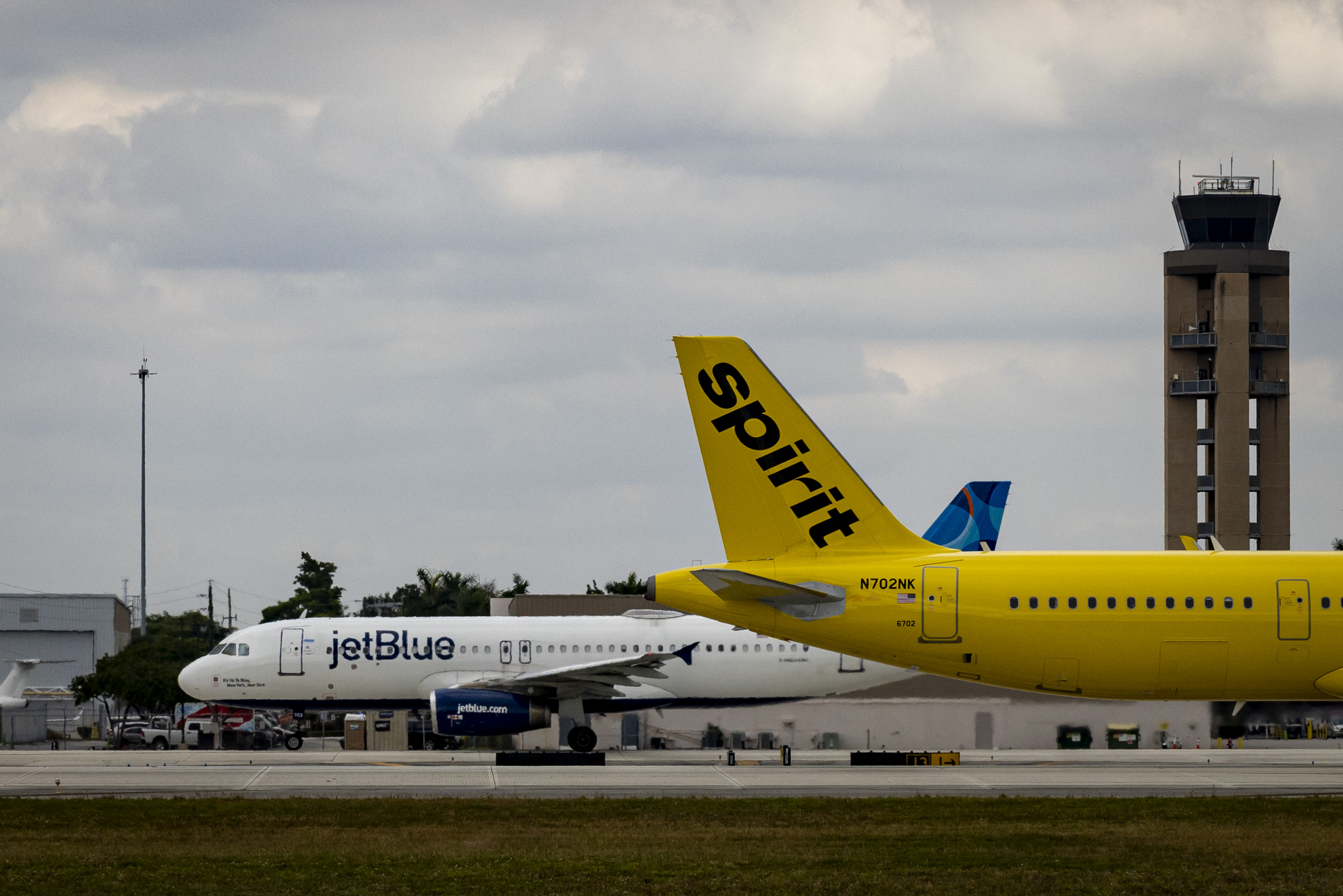 Juez Bloquea Fusión JetBlue-Spirit Por Violar Ley Antimonopolio - Bloomberg