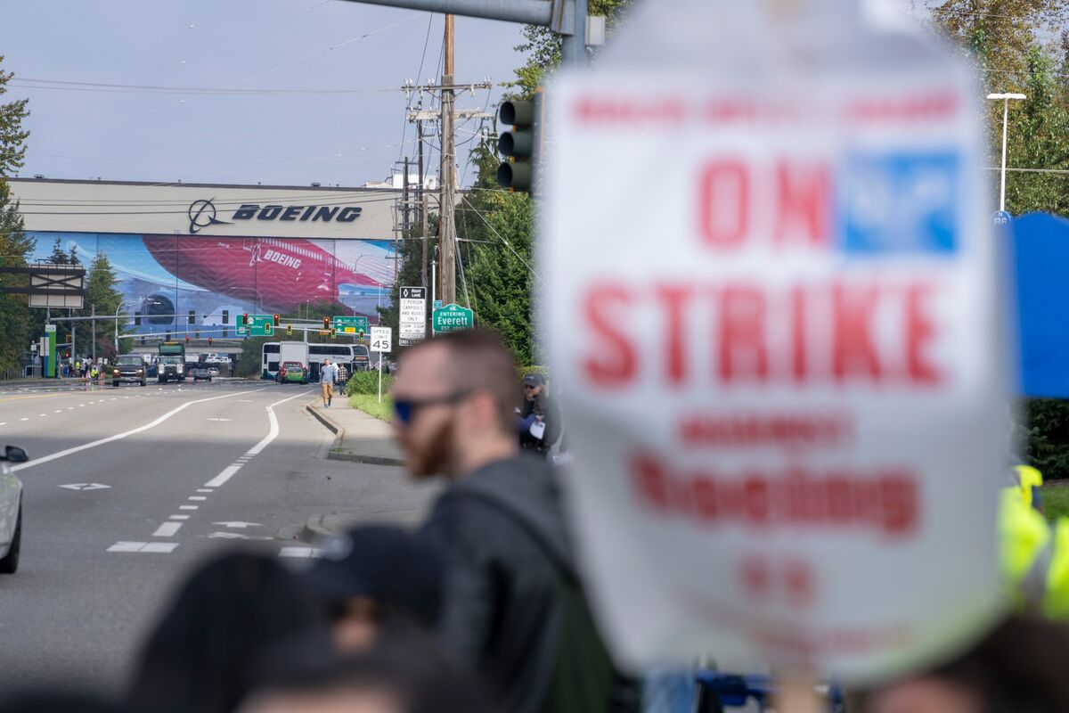 Boeing, Union Reach Tentative Deal to End Strike