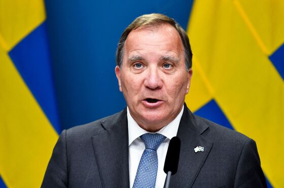 Sweden’s Premier Resigns and Warns Against Early Election