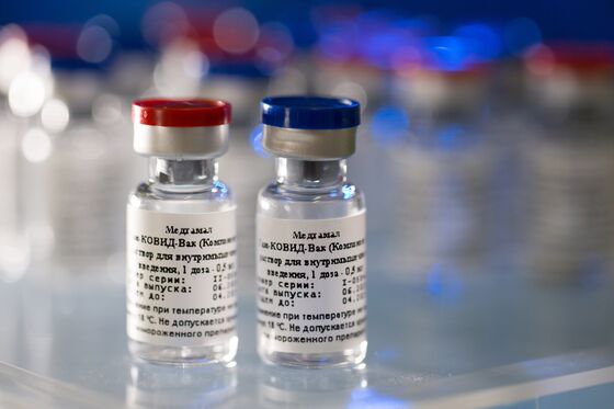 Moscow Expands Covid-19 Vaccine Campaign as Drug Nears Approval