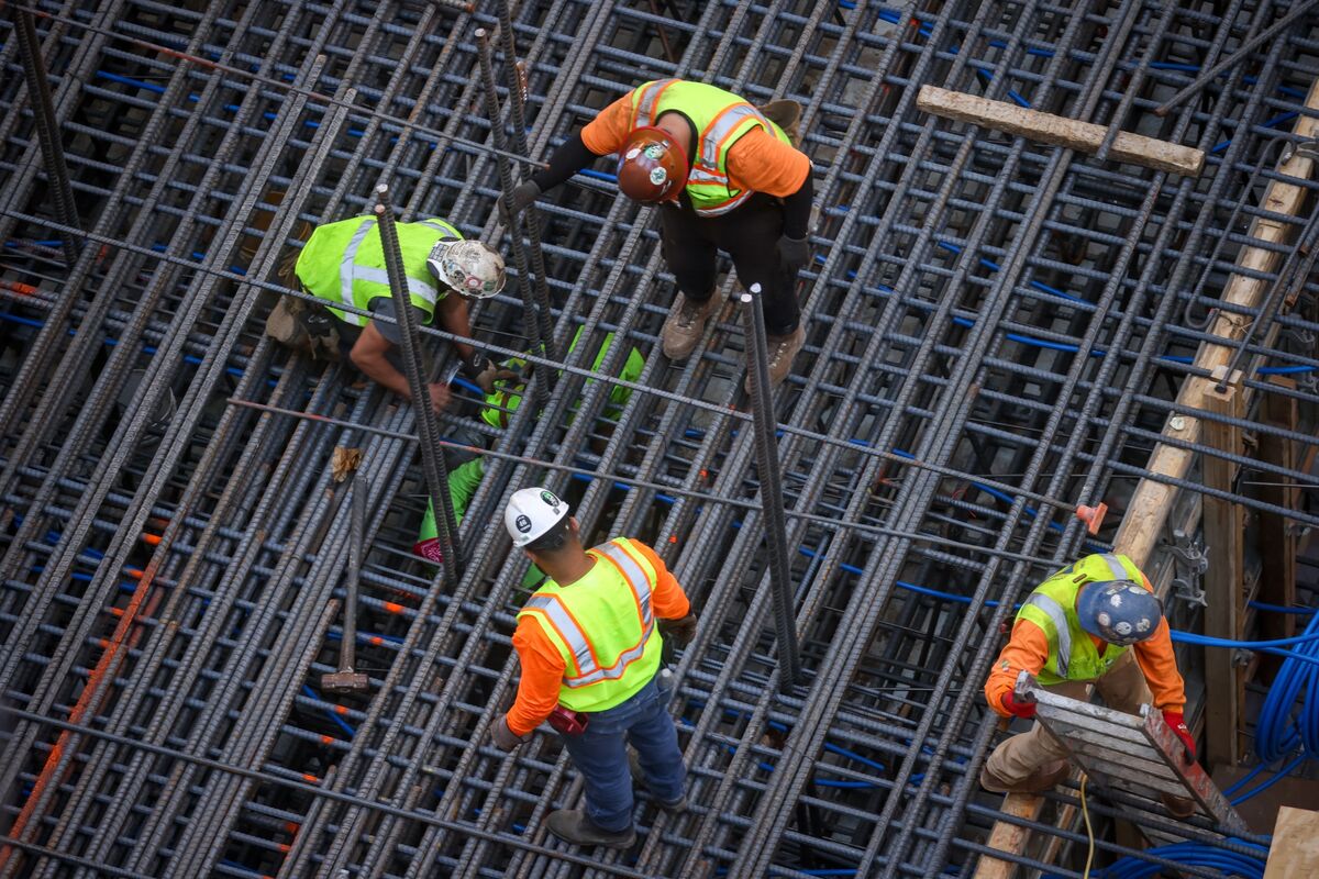 bloomberg.com - Erin Hudson - Muni Returns to Improve as Market Steadies, BlackRock Head Says