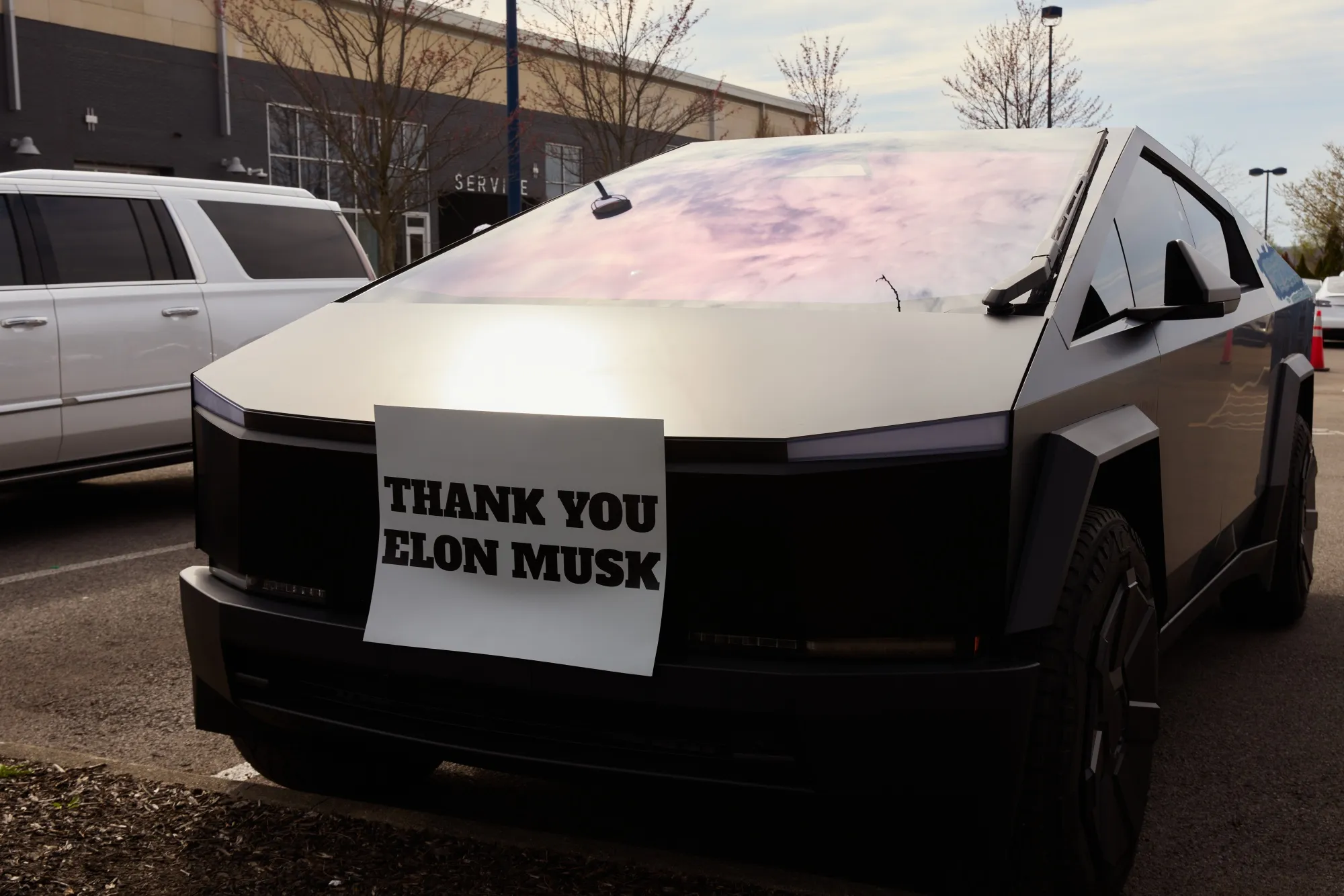 Tesla Gives Musk Some Stock - Bloomberg