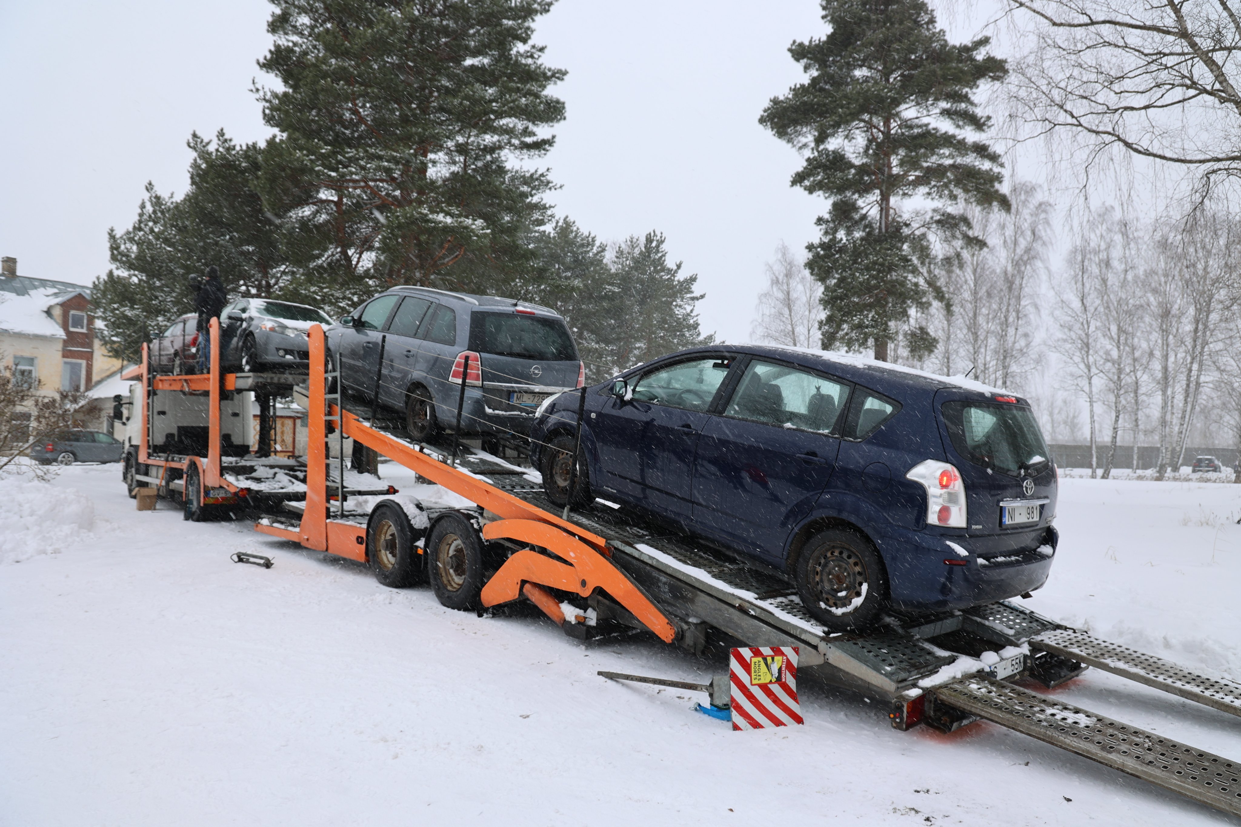 Vehicles seized by the State Revenue Service of Latvia being shipped to Ukraine.