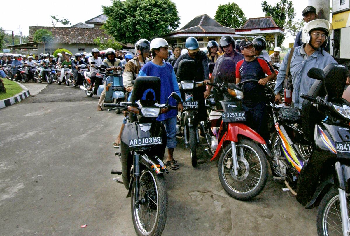 bloomberg.com - David Fickling - Indonesia's Cheap Gas Fantasy Is Falling Apart