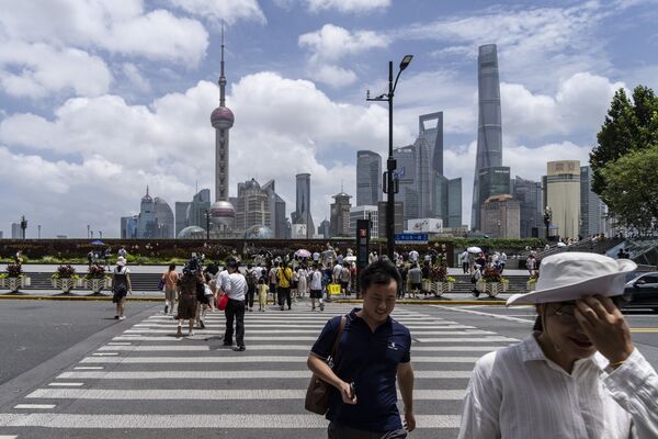 Chinese Banks Slash Lending Rates to Bolster Ailing Economy