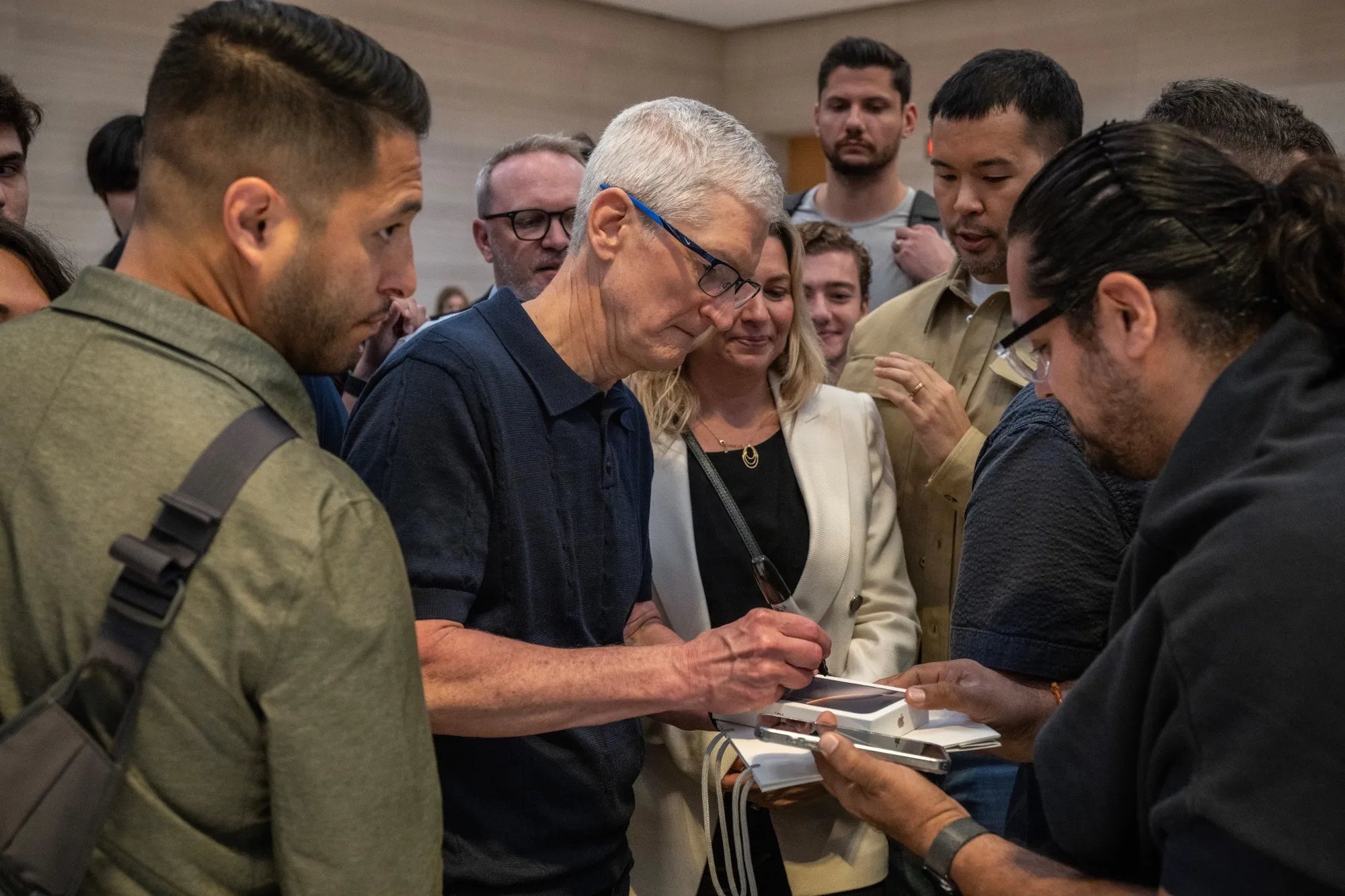 New Apple Products Go On Sale At Fifth Avenue Store