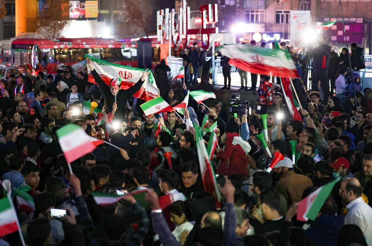Iran-USA World Cup Match Rife With Political Tension - Bloomberg