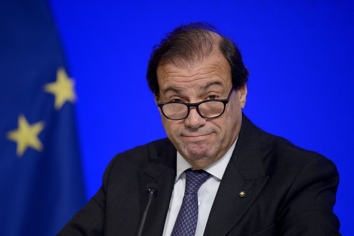 Italy to Lower Taxes for Middle Class, Leo Tells Il Messaggero