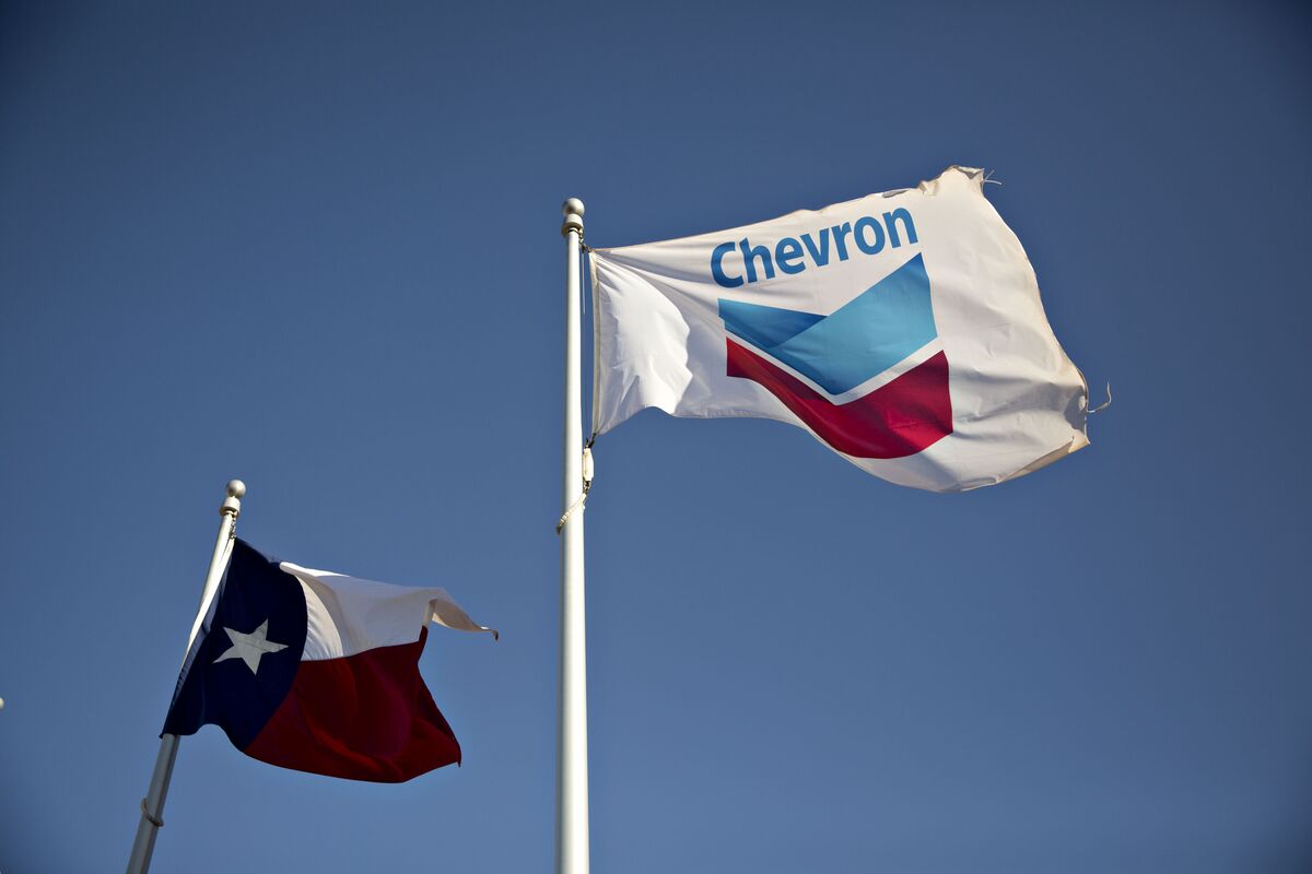 Chevron Slashes Long Term Investment 27 Following Oil Slump Bloomberg   1200x800 