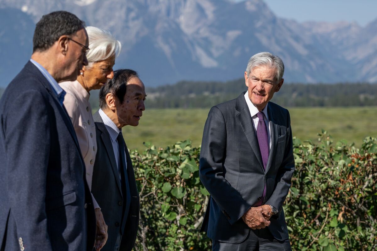 Powell Takes the Stage in a Unique Moment for the Federal Reserve