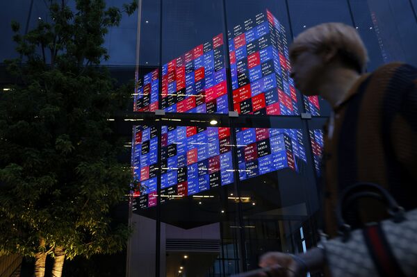 Asian Shares Eye Declines Ahead of Rate Decisions: Markets Wrap