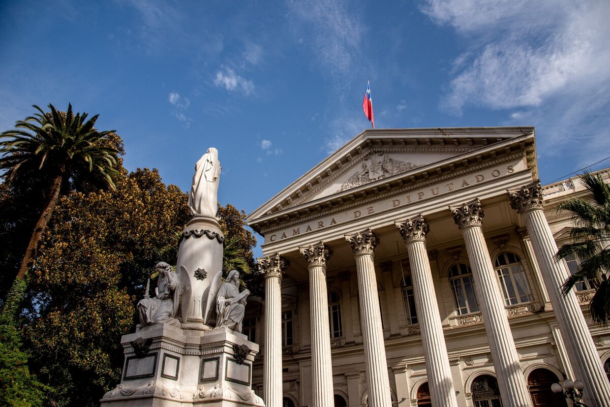 Chile Senate Takes Up Kast’s Mega Economic Bill as Warnings Grow