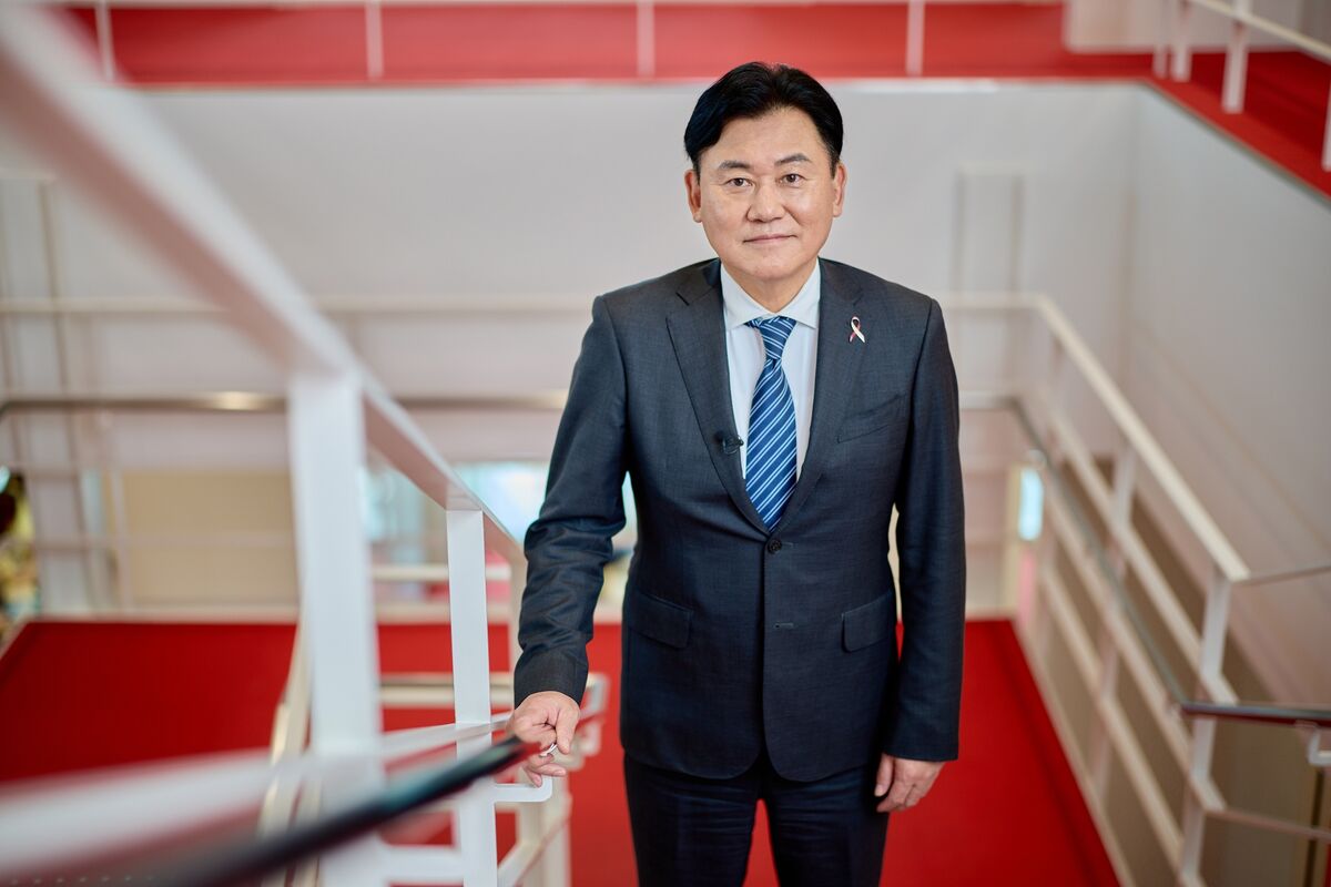 Rakuten (4755) Billionaire Justifies Mobile Arm Losses with Big AI