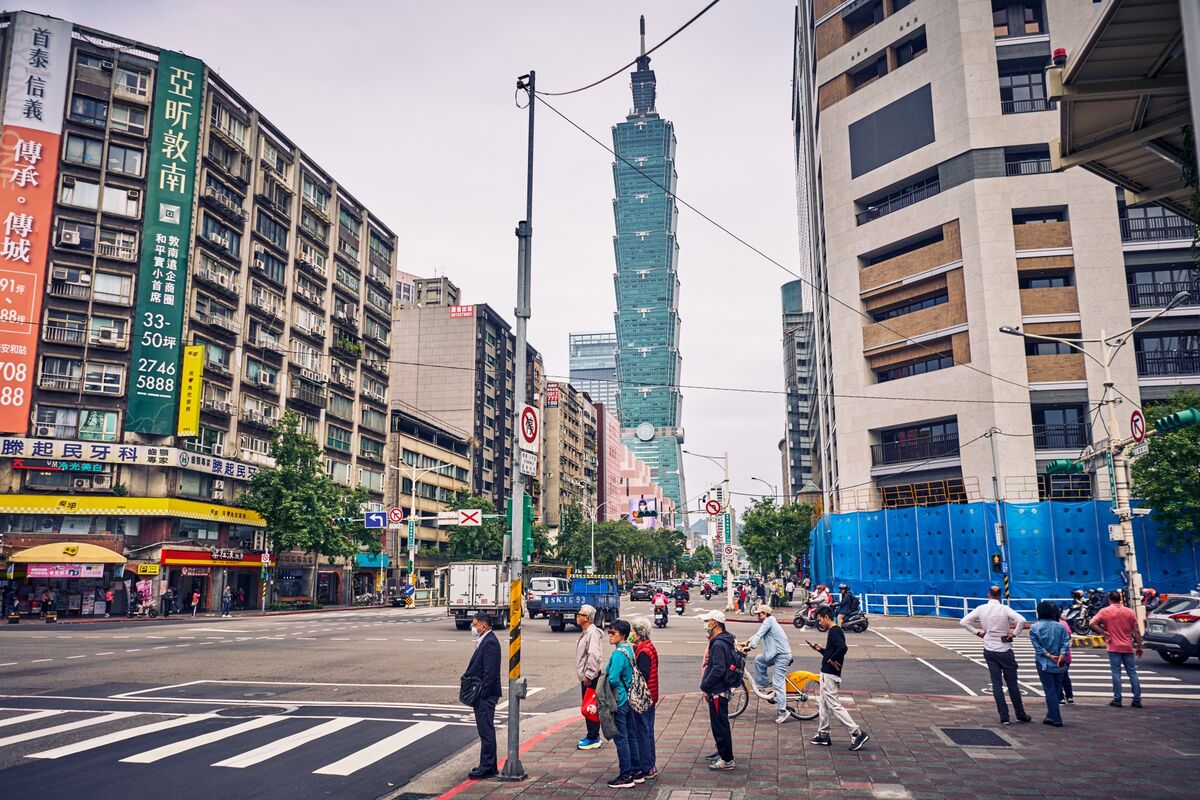 bloomberg.com - Masaki Kondo - Taiwan Insurers' Hedging Pivot Cements Global Bond Prowess