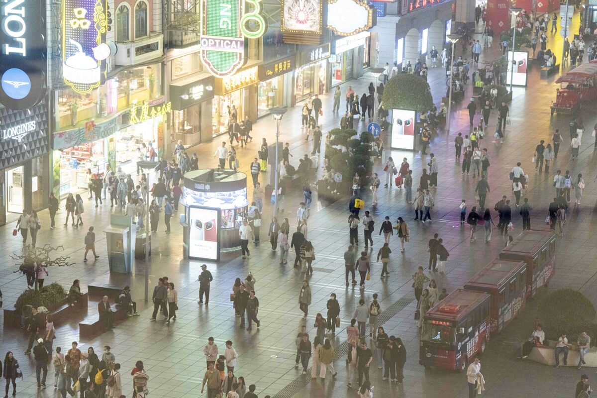 Giá tiêu dùng tại Trung Quốc tăng nhưng giảm phát ở nhà máy trở nên tệ hơn