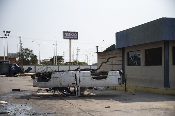 Venezuela’s Oil Capital Was Ransacked When the Lights Went Out