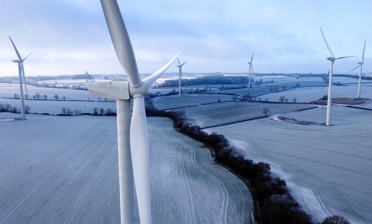 Wind turbines generate more than half of UK's electricity due to Storm Pia, Wind power
