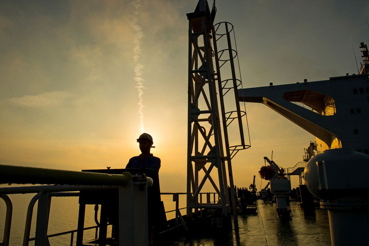The Saudi Oil Squeeze vs. Iran Booming Oil Exports