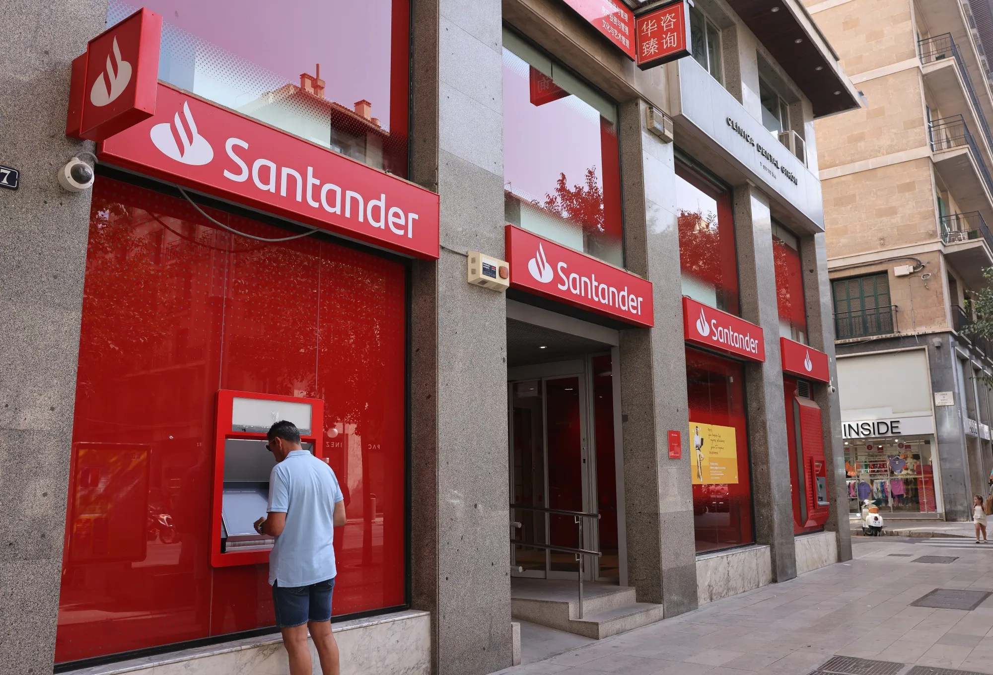 Santander Eyes Dollar SRTs Tied to Buyout Debt, Corporate Loans - Bloomberg