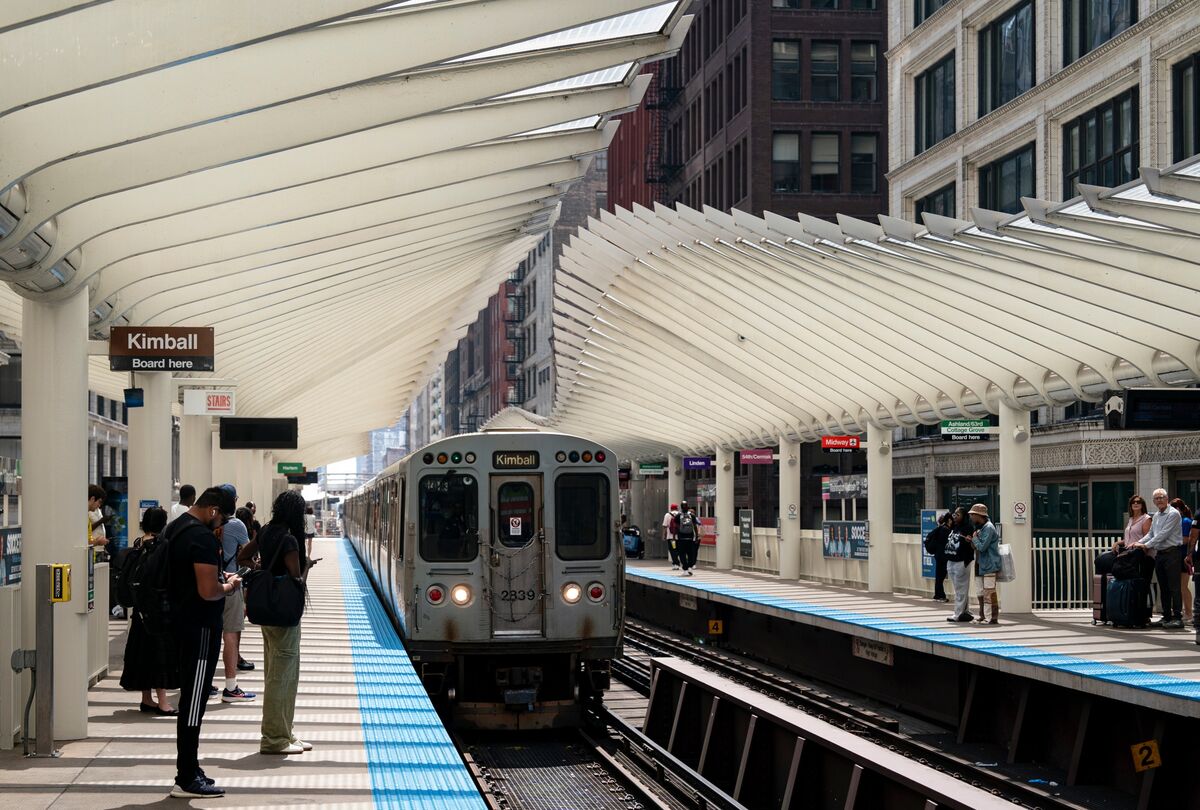 Duffy Calls Out Chicago, Boston to Take Action on Transit Safety