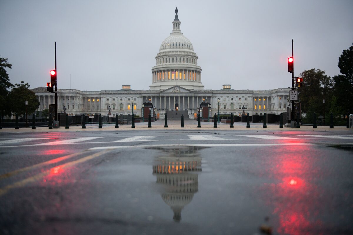 🟪"Progetto di Legge Fiscale di Trump: Un Salto da 2,42 Triliardi nei Deficit di Bilancio"