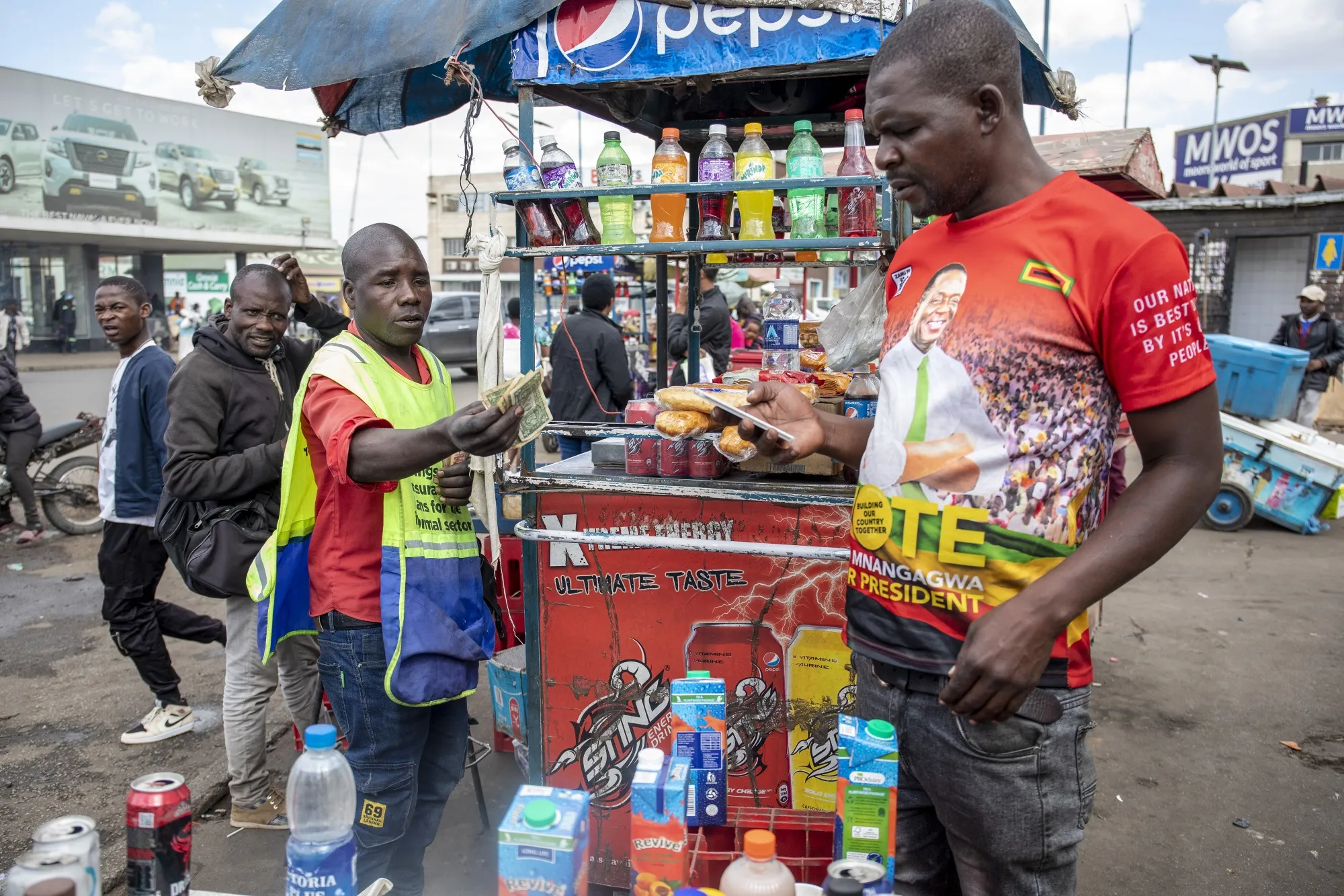 A street vendor exchanges US banknotes with a customer at the bus terminus in&nbsp;Harare, Zimbabwe.