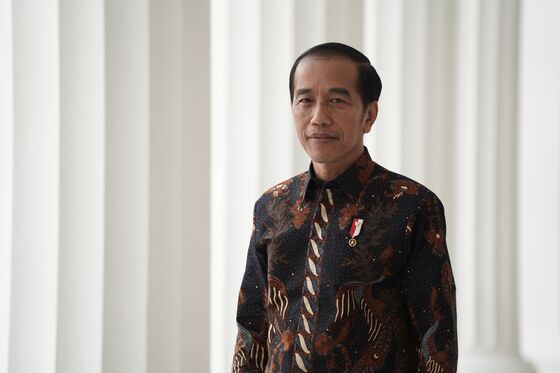 Jokowi Courts Softbank, Saudi Prince in Pursuit of Investment
