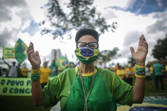 Bolsonaro Lauds Protesters Taking to Streets Despite Virus Risk