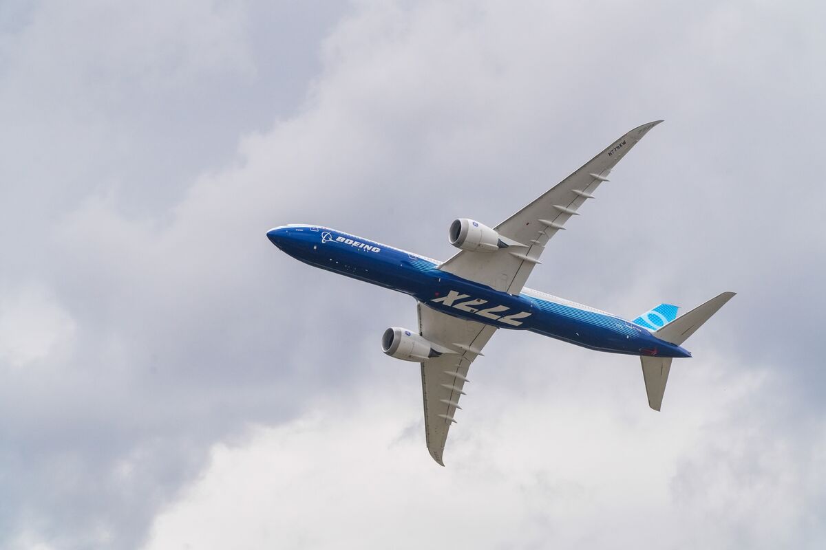 Korean Air Orders Up to 50 Boeing 777X, 787 Jets at Air Show - Bloomberg