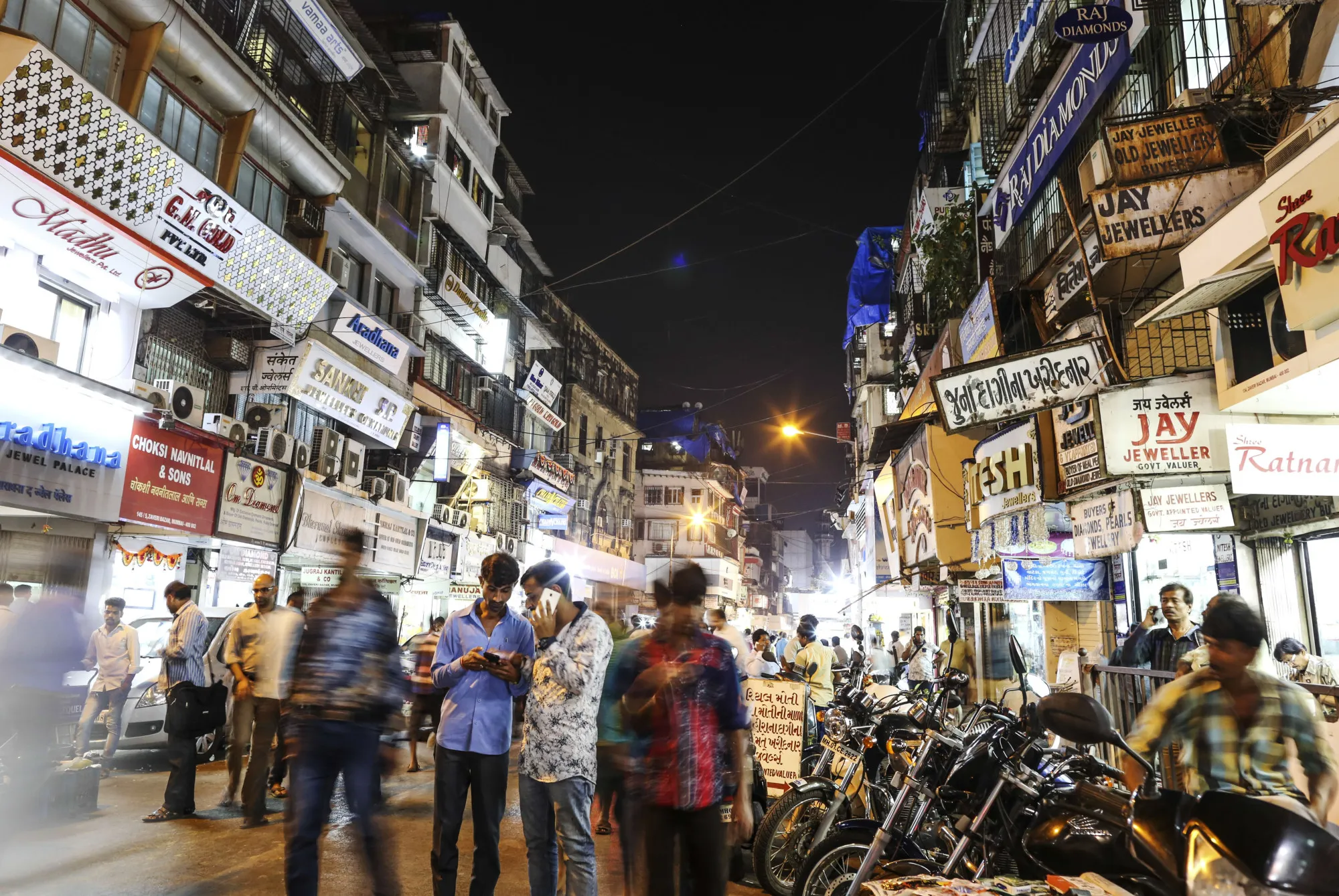 Business Suffers As India Struggles to Replace Banned Cash