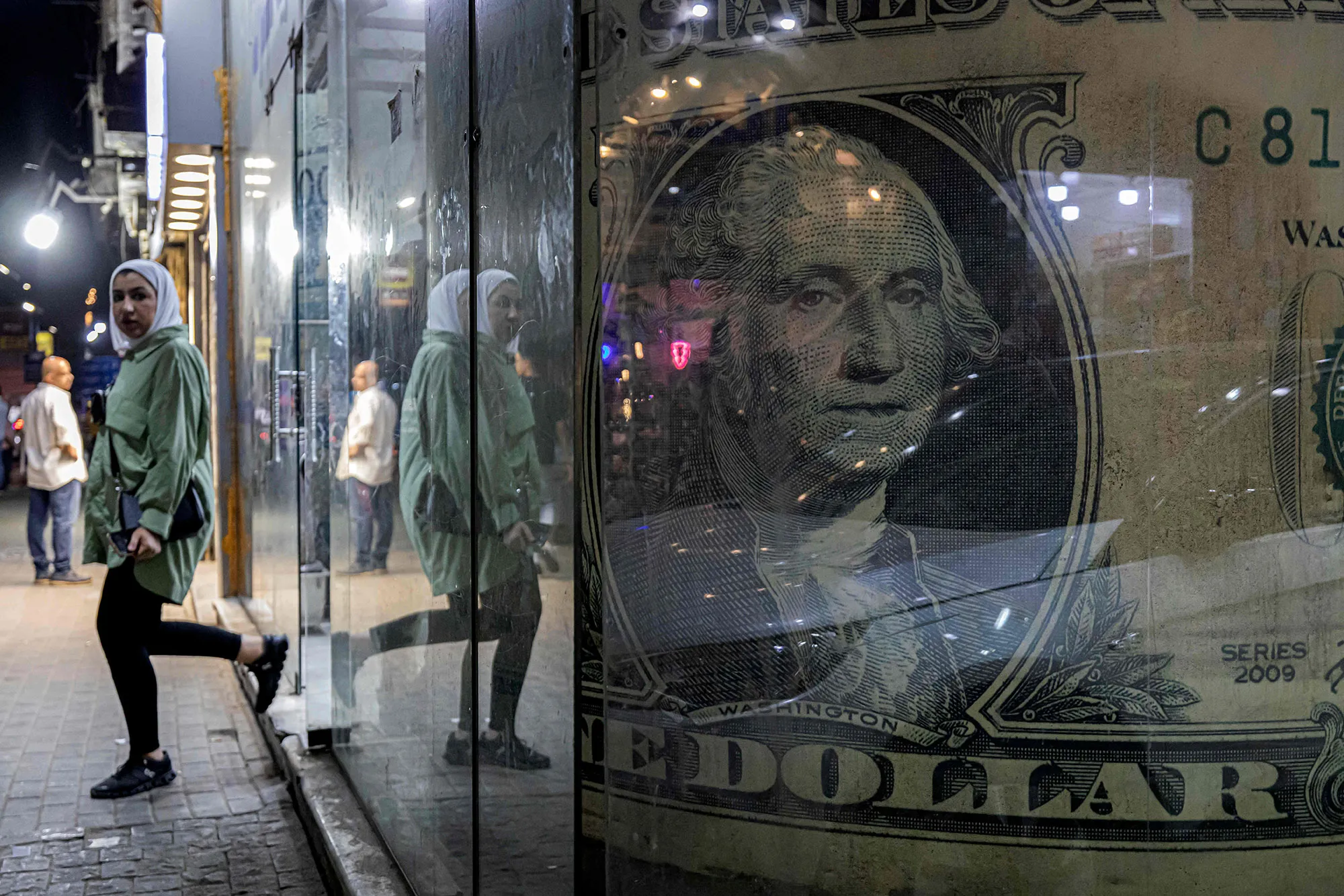 A&nbsp;currency exchange store in Cairo.