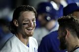 Witt and Royals agree on an 11-year deal worth about $291 million guaranteed, AP source says