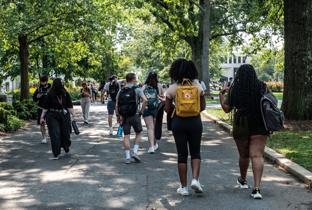 Foreign Students Seeking Spots at US Colleges Fell 10% This Year