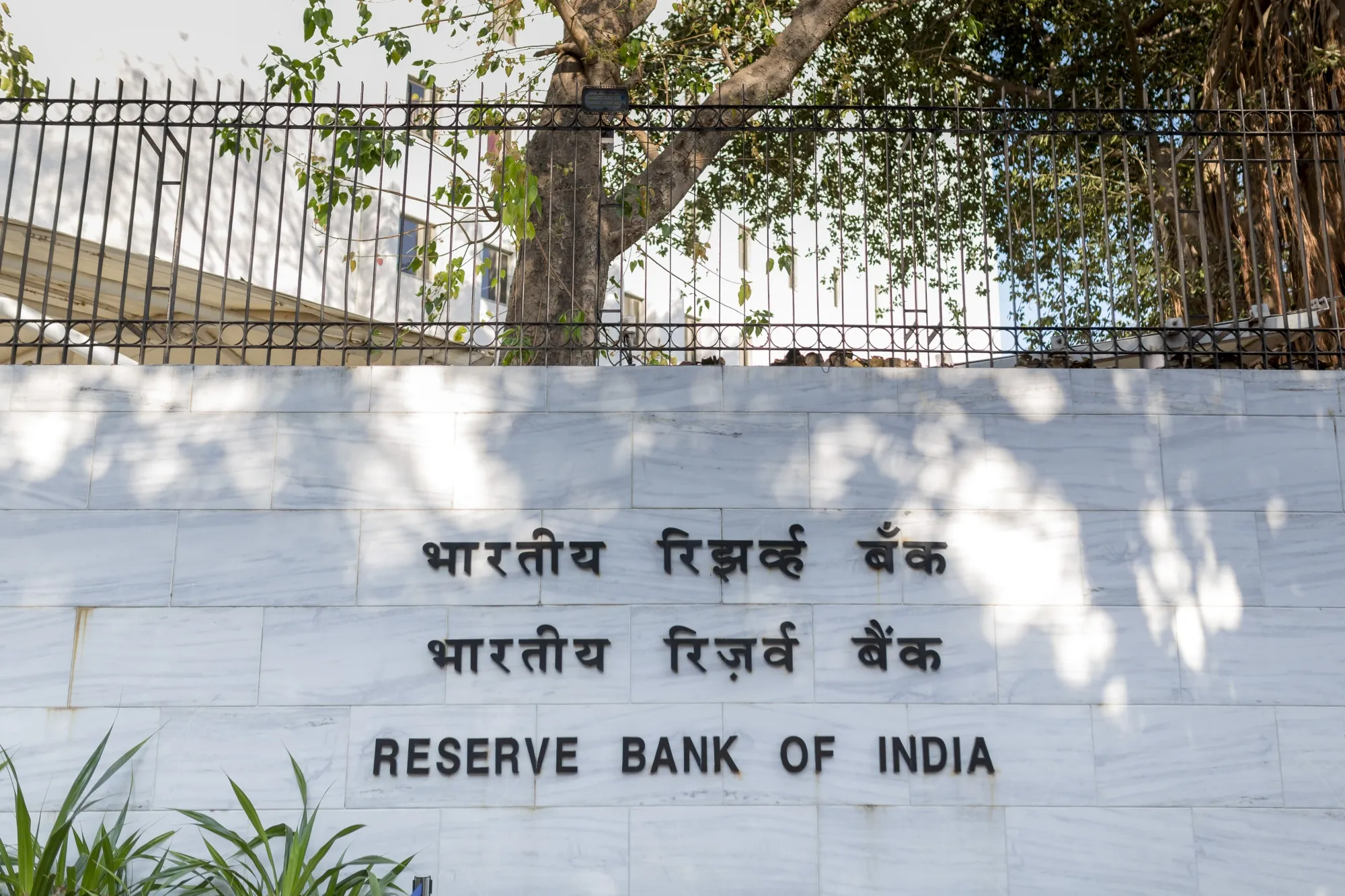 Outside the Reserve Bank of India (RBI) building in Mumbai, India.&nbsp;