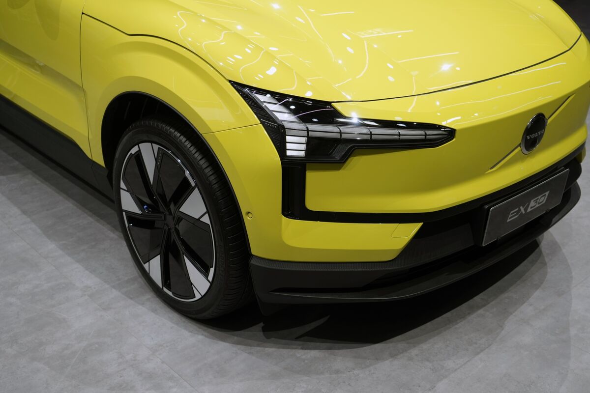 Volvo Car Scraps Outlook as China, US Weakness Curb Earnings