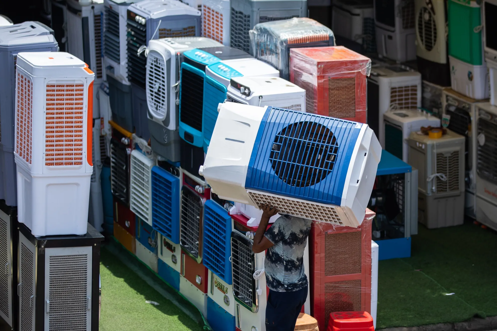 Shares of companies that make air conditioners, coolers and fans were quick to respond to the weather warning.&nbsp;