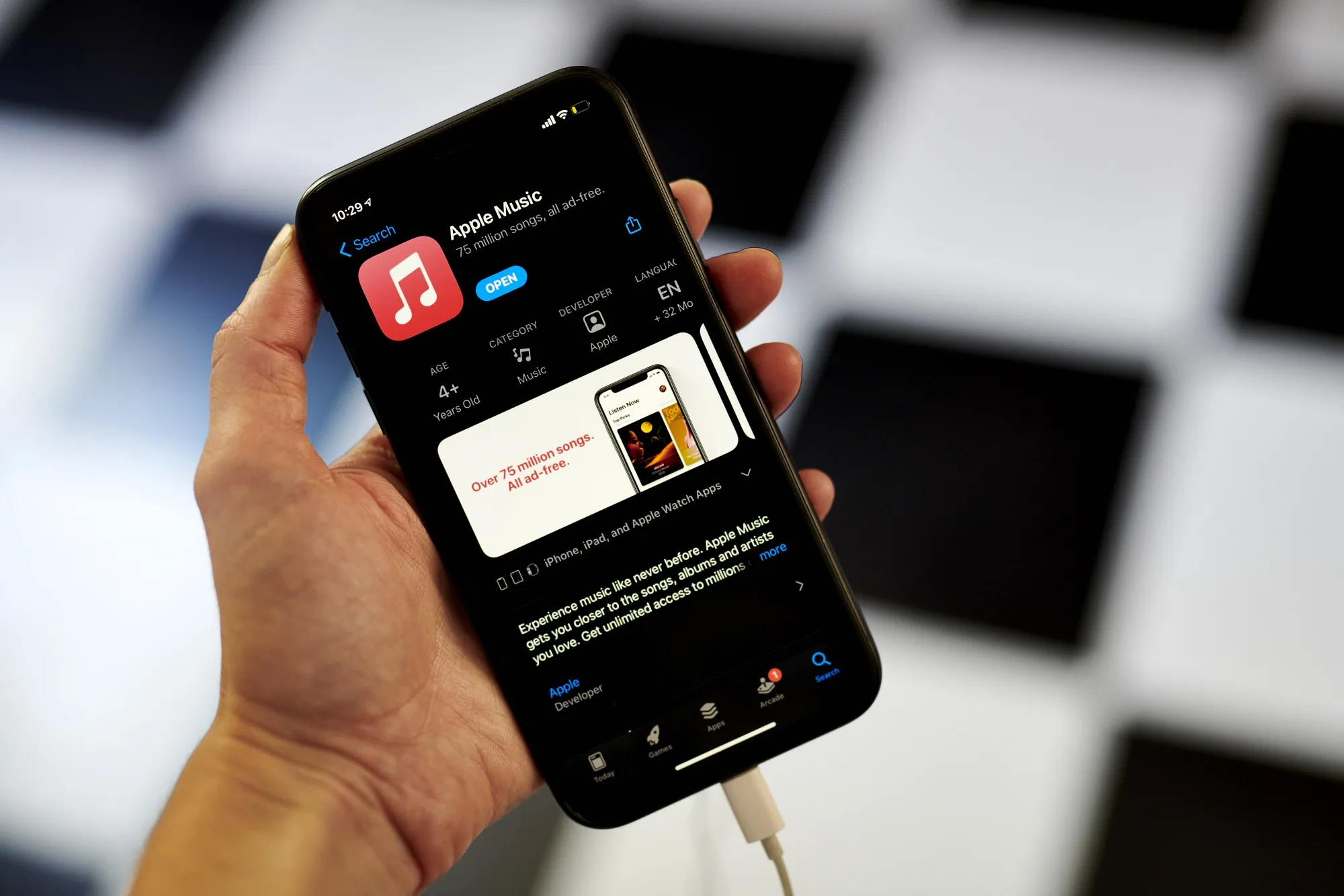 App Store Law Would Be a Direct Hit on Apple and Google - Bloomberg, image size:2000x1334