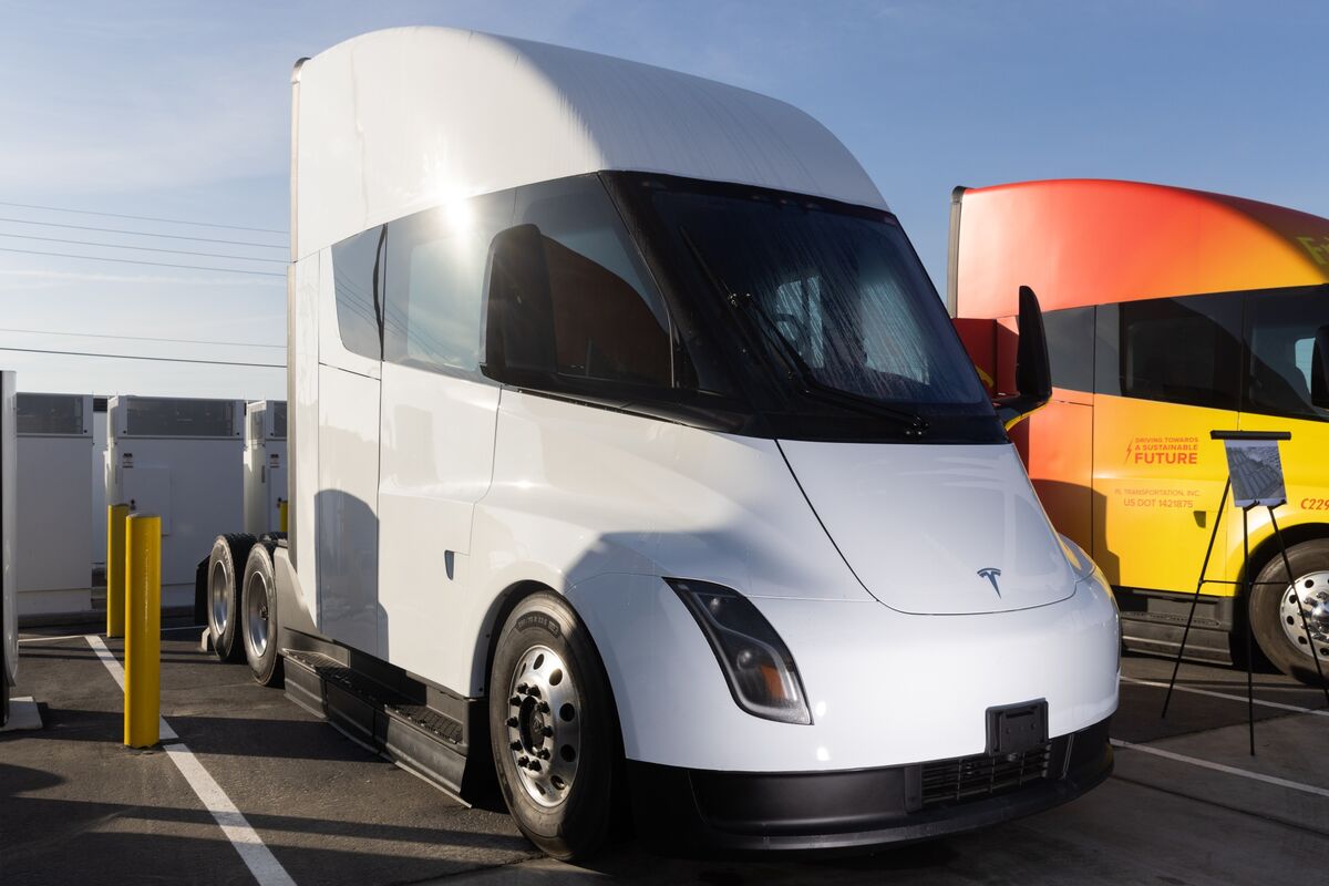 Tesla Semi Truck Charging Route Pitched at $100 Million - Bloomberg