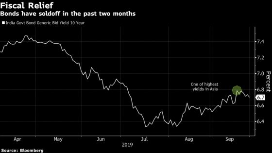 India’s Bonds Advance as Unchanged Borrowing Plan Offers Relief