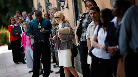 U.S. Unemployment Insurance Claims Fall to Fresh Pandemic Low