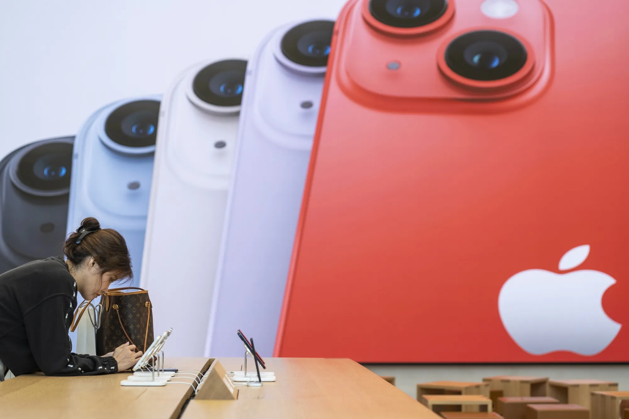 Domestic players like&nbsp;Xiaomi, Vivo&nbsp;and&nbsp;Oppo&nbsp;have all registered double-digit drops in sales this year, with only&nbsp;Apple iPhone showing resilience in the market.