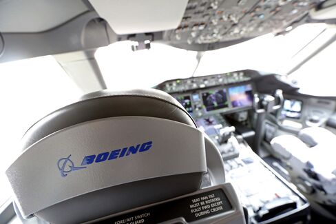 Boeing Dreamliner Fire Spurs Canada Order to Inspect Jet Beacons