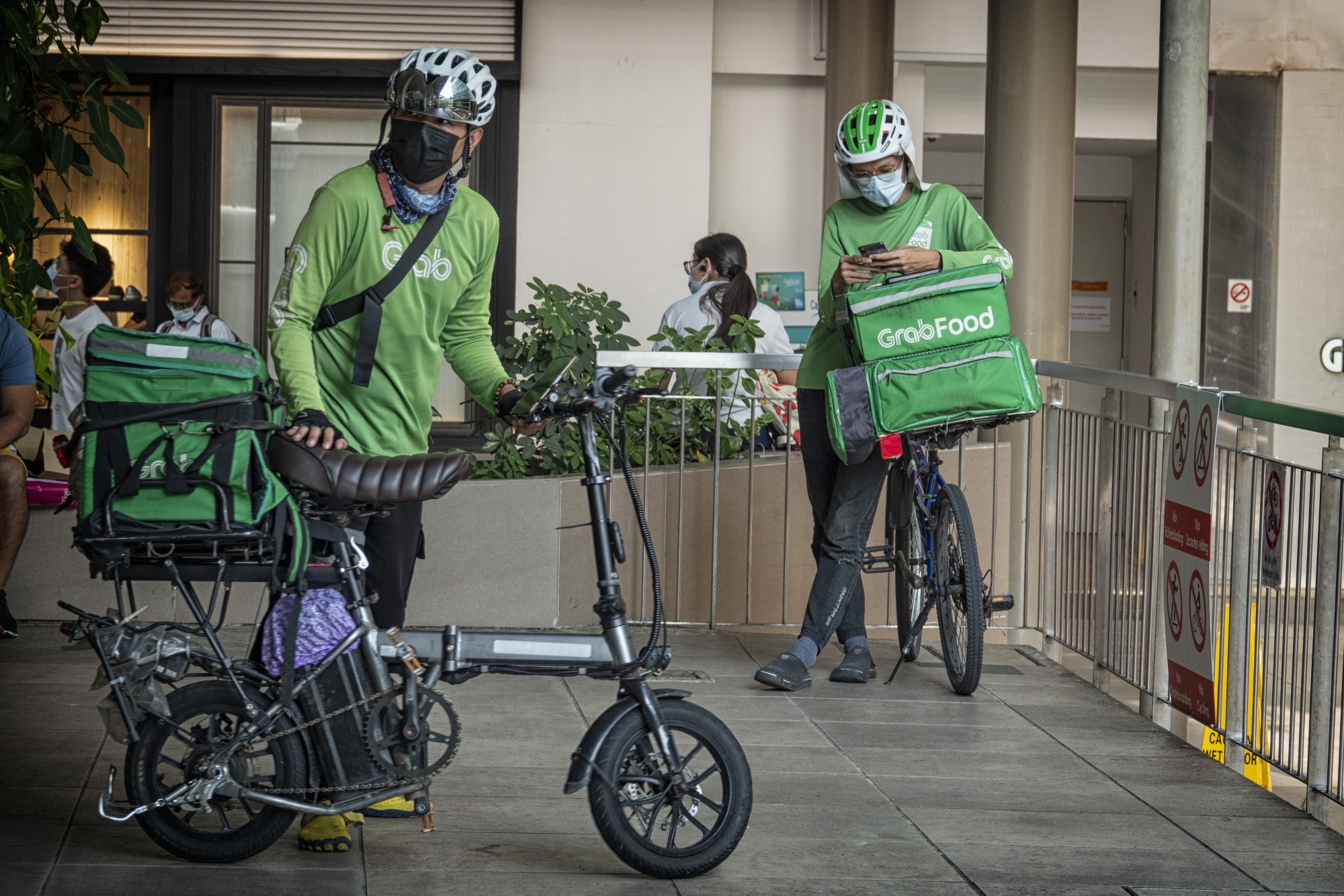 grab food delivery bicycle