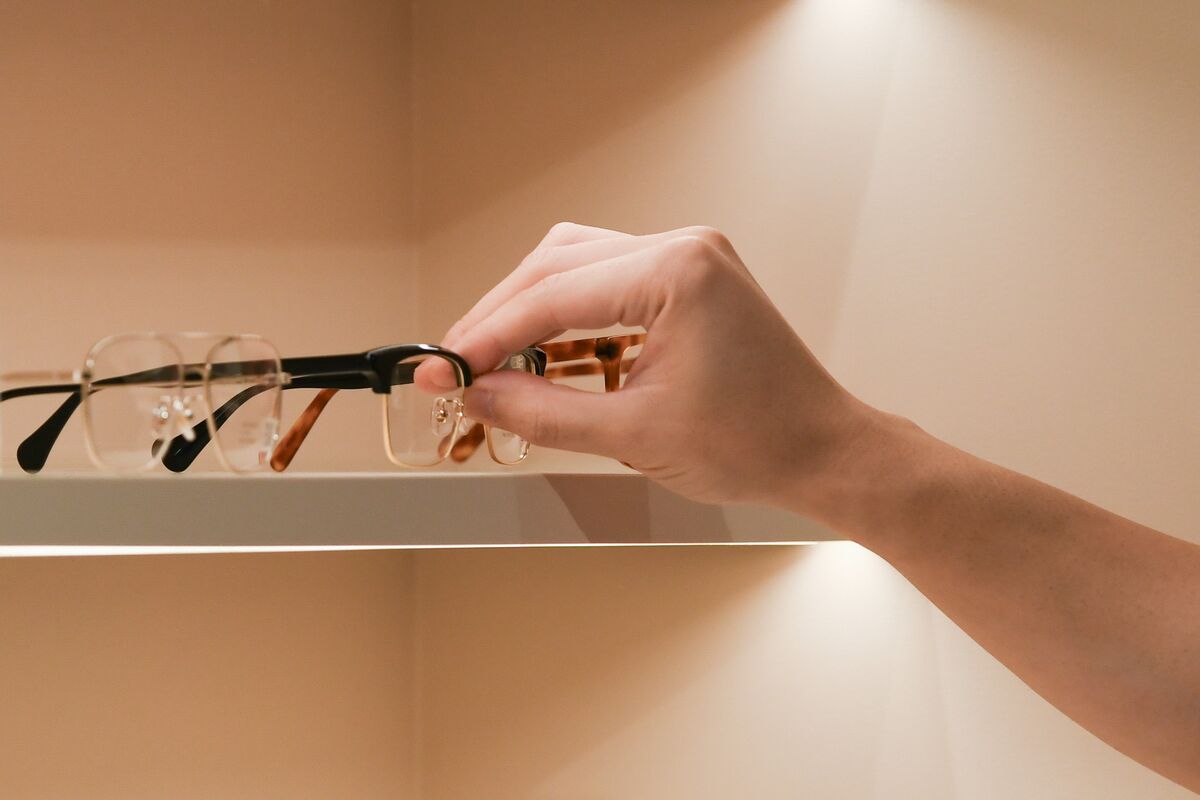 Shoppers Splurge on Specs in Japan as Deflation-Era Mindset Fades Away