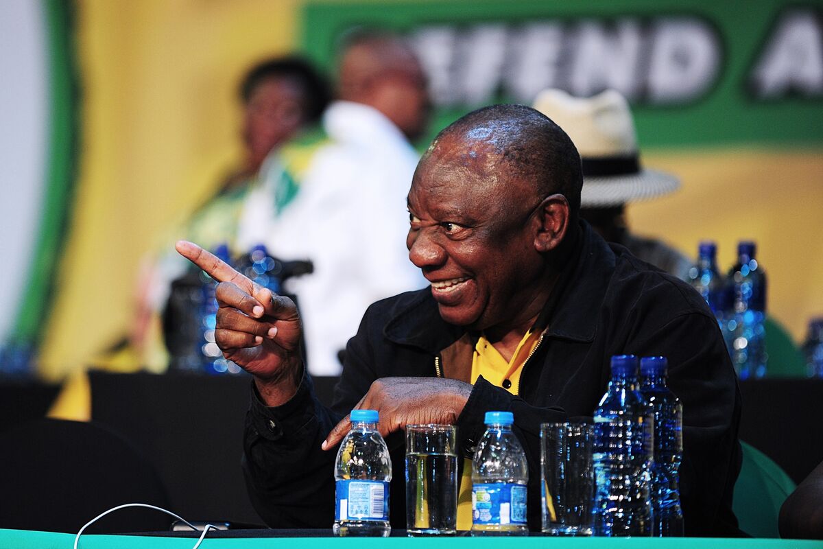Cyril Ramaphosa d’Afrique du Sud resserre son emprise sur l’ANC.  Maintenant pour la partie difficile