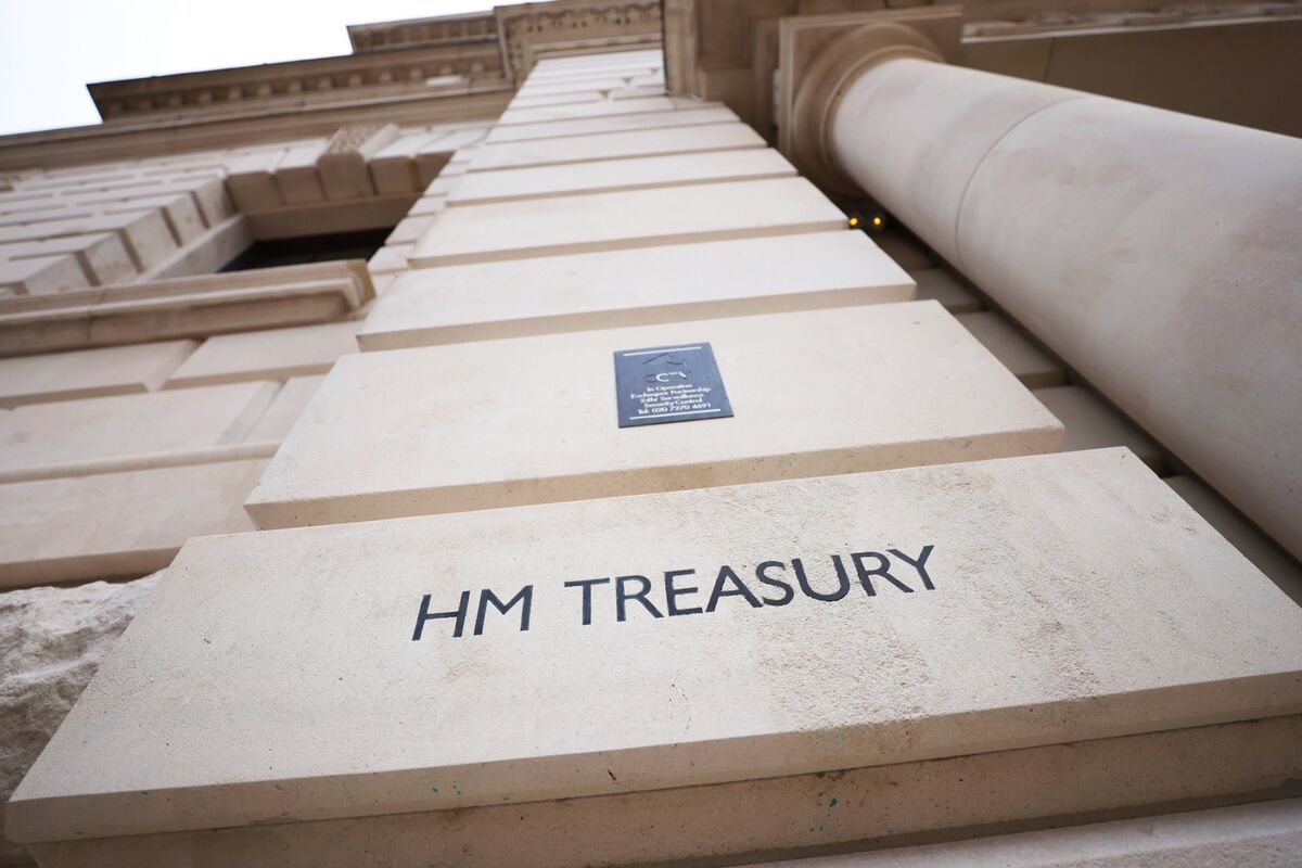 UK 30-Year Bond Sale Receives Fewest Orders Since 2022
