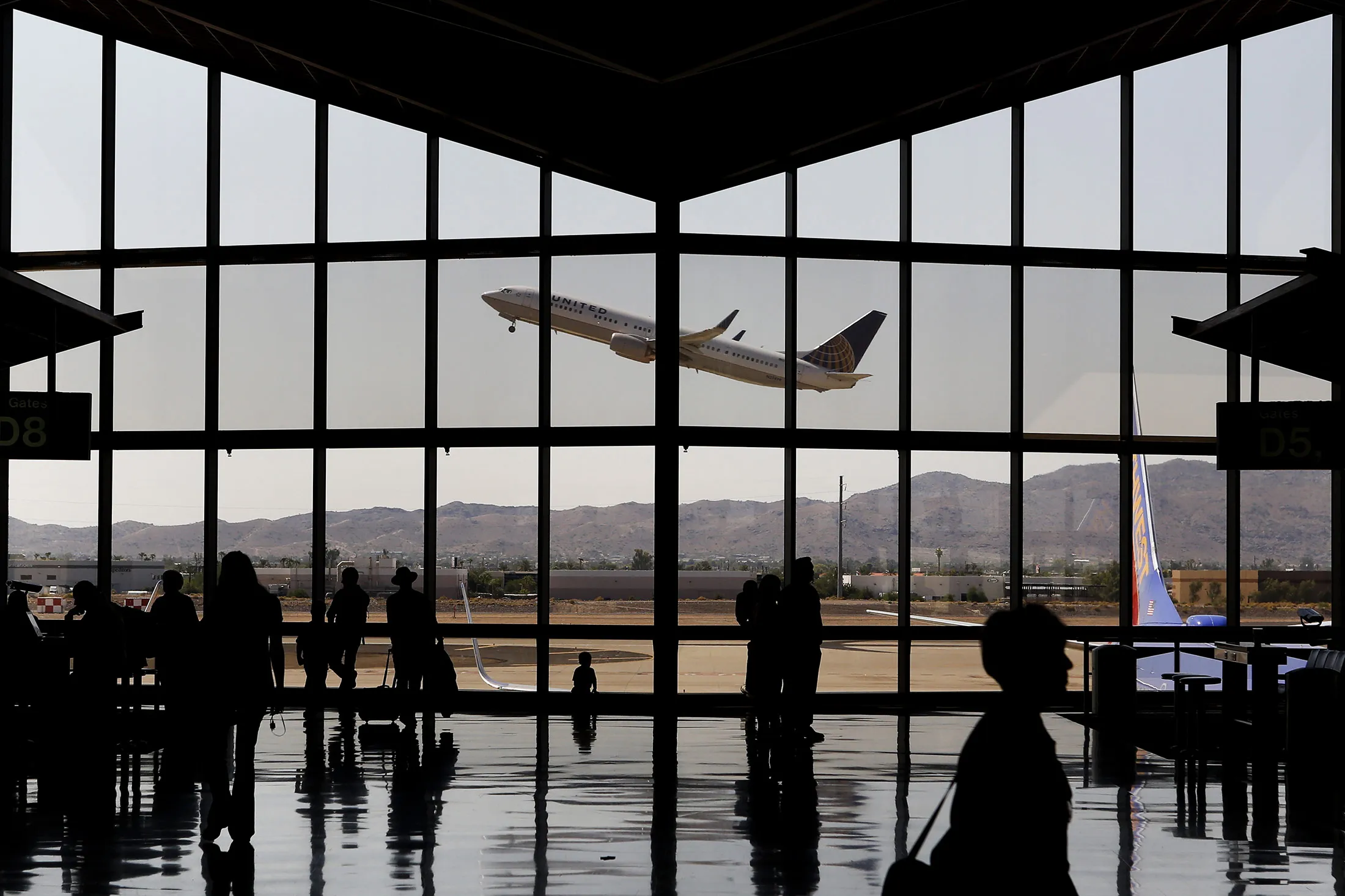1494495418_AIRPLANE