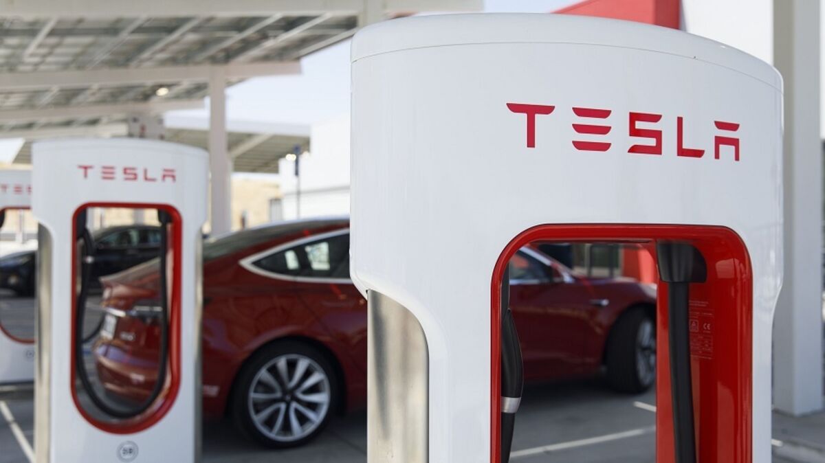 ⚫️ BLOOMBERG: Tesla sviluppa il supporto per CarPlay di Apple nei suoi veicoli